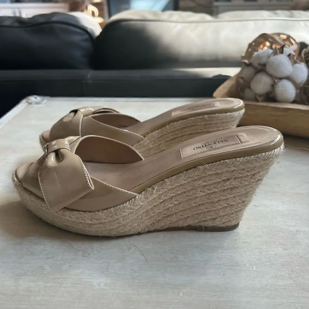 VALENTINO Mena Patent Leather Bow Accents Espadrilles in nude and jute 38.5/8